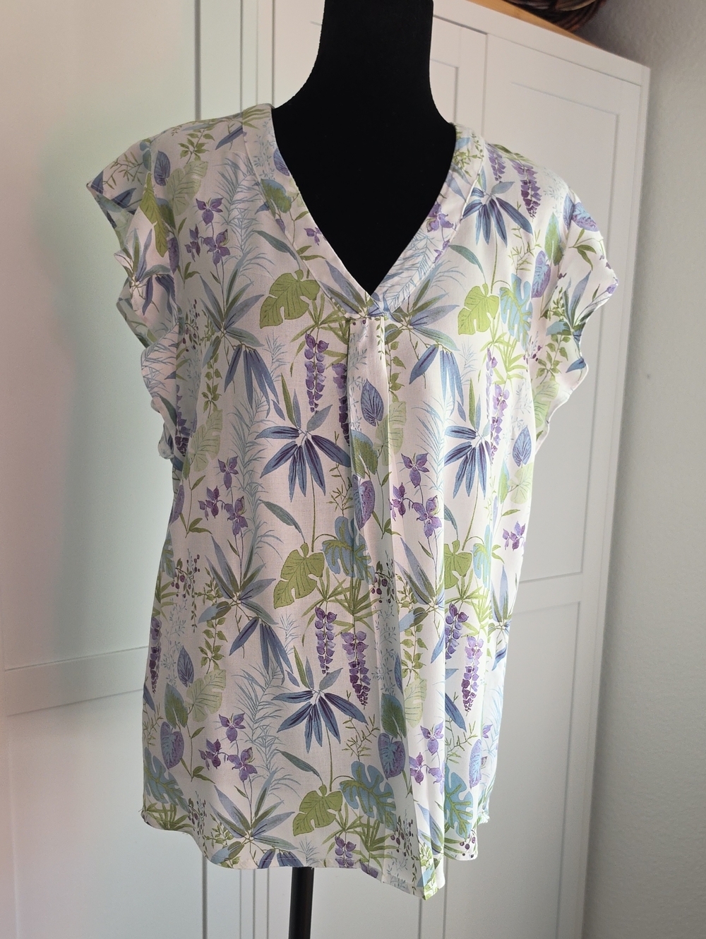 Anne Carson Floral Blouse in Lavender, Sage & Cream Size L